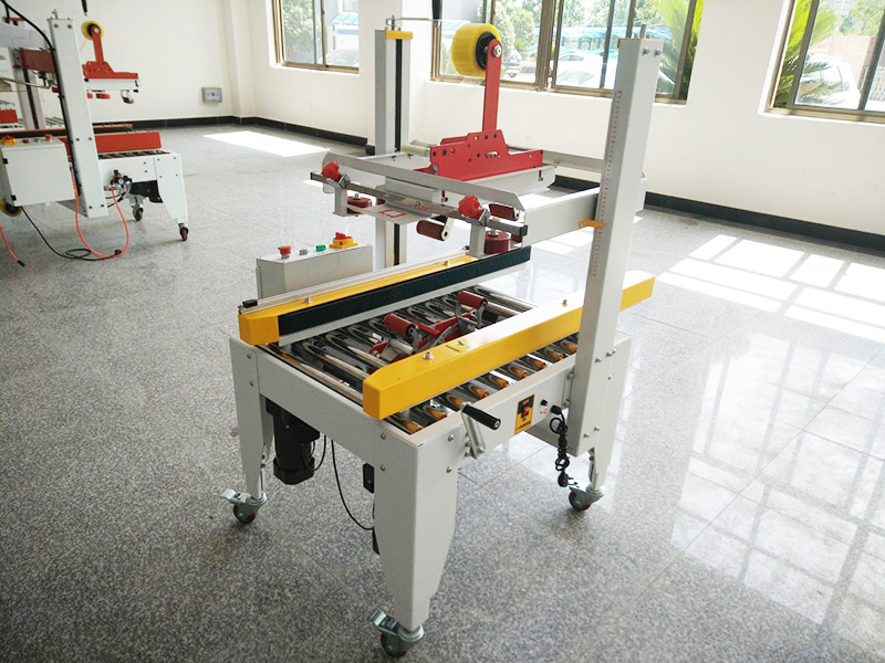 JS-FXZ500B 左右(yòu)驅動配聯線(xian)手動自動折(shé)蓋膠帶封箱(xiāng)機